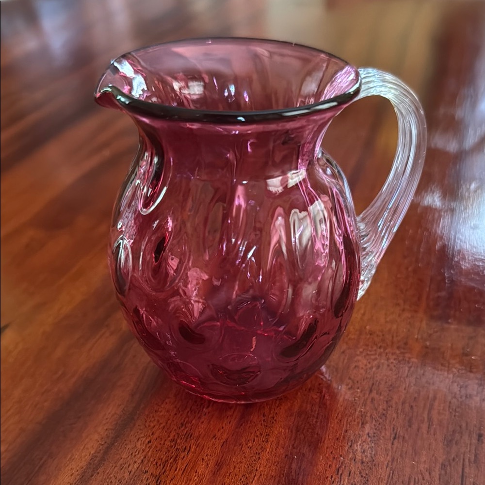🍇 Vintage Cape Cod Pilgrim Glass cranberry pitcher with clear handle.